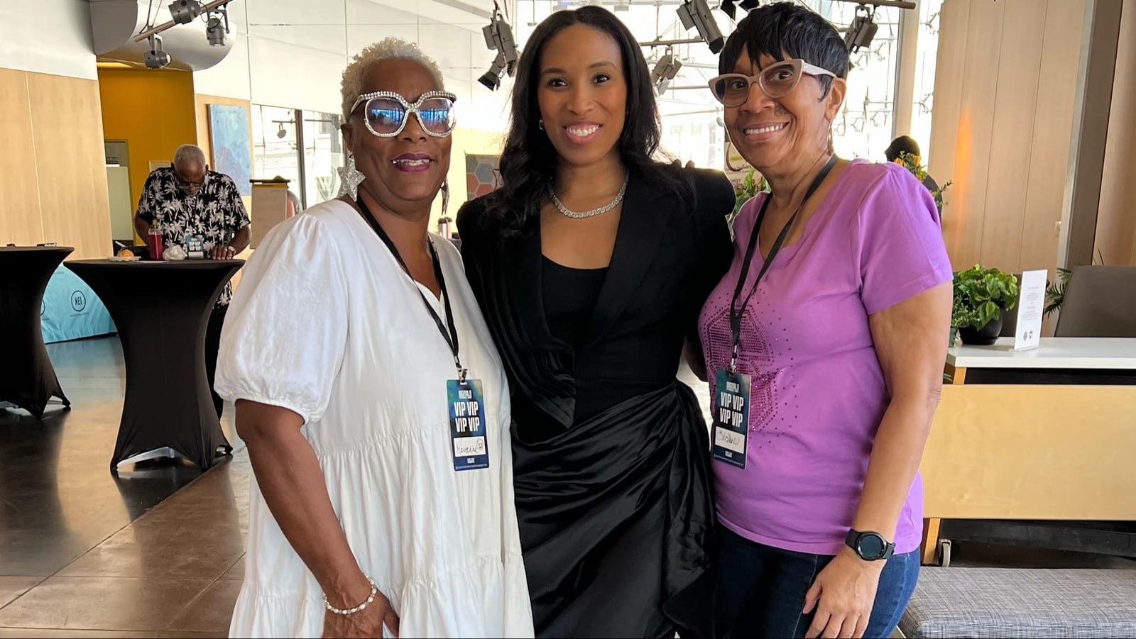 Mykel B Davis at the Digital Empowerment Summit with Moms sharing past breastfeeding experiences