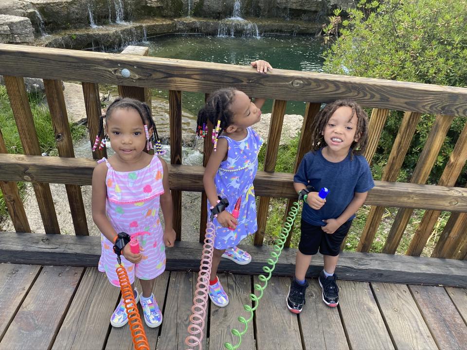 Using Anti Loss Wristlets In Public To Protect Against Child Separation