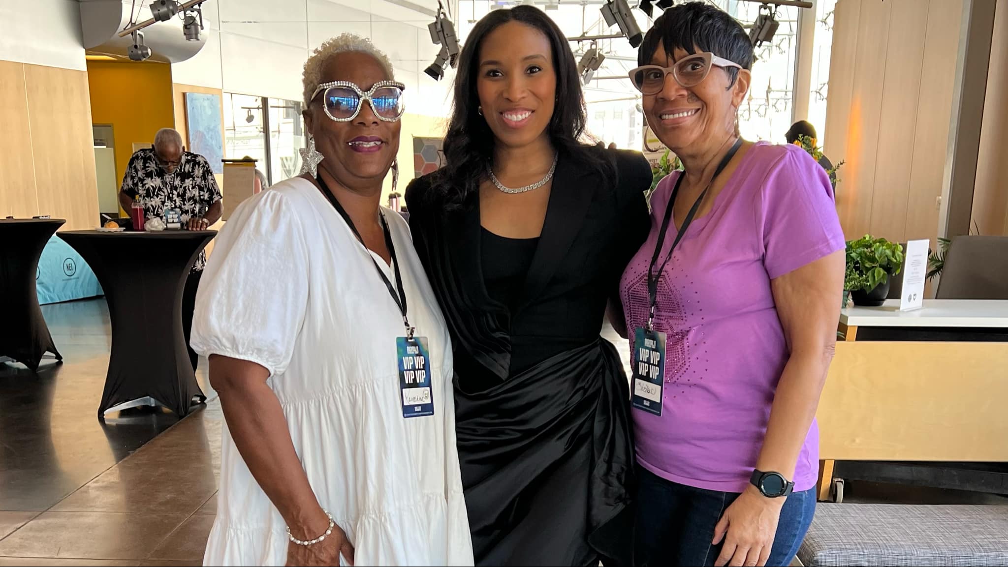 Mykel B Davis at the Digital Empowerment Summit with Moms sharing past breastfeeding experiences