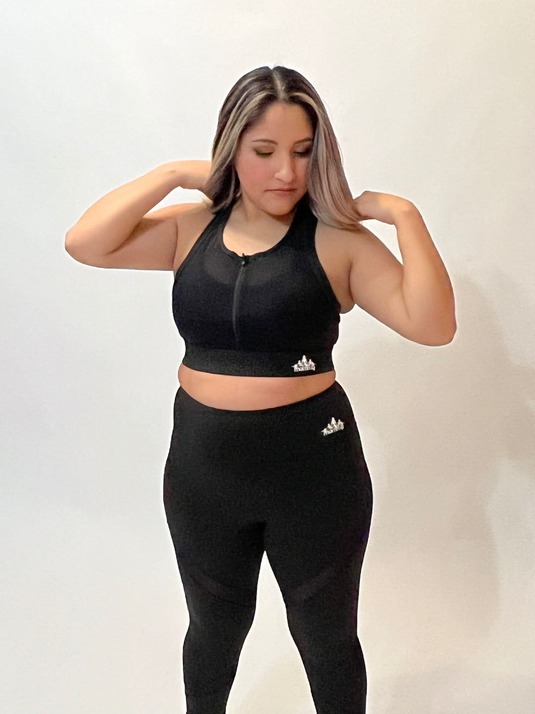 KAI ZIP-FRONT SPORTS BRA | JET BLACK